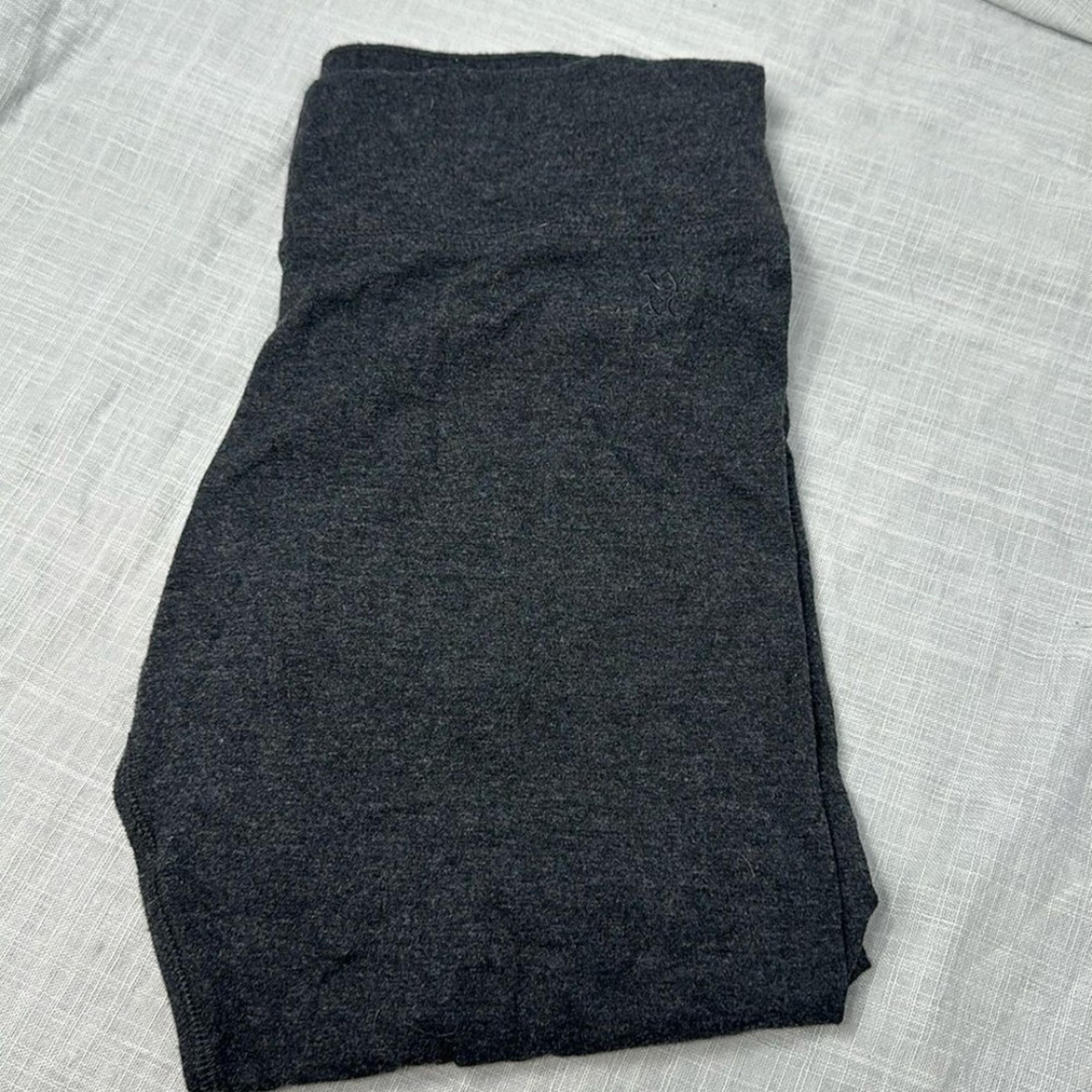 New York & Company women’s medium gray capri leggings