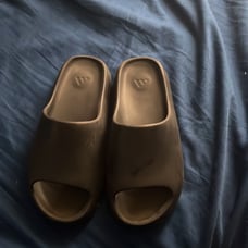 Yeezy Onyx Slides SIZE 9 MENS