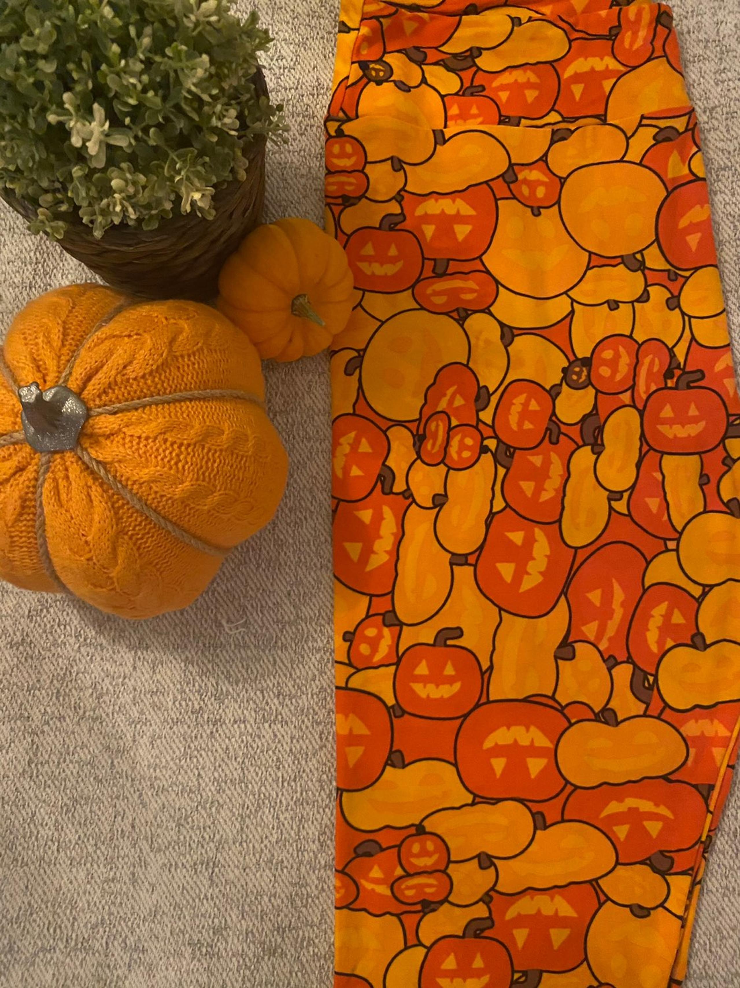 LulaRoe pumpkin leggings tc2