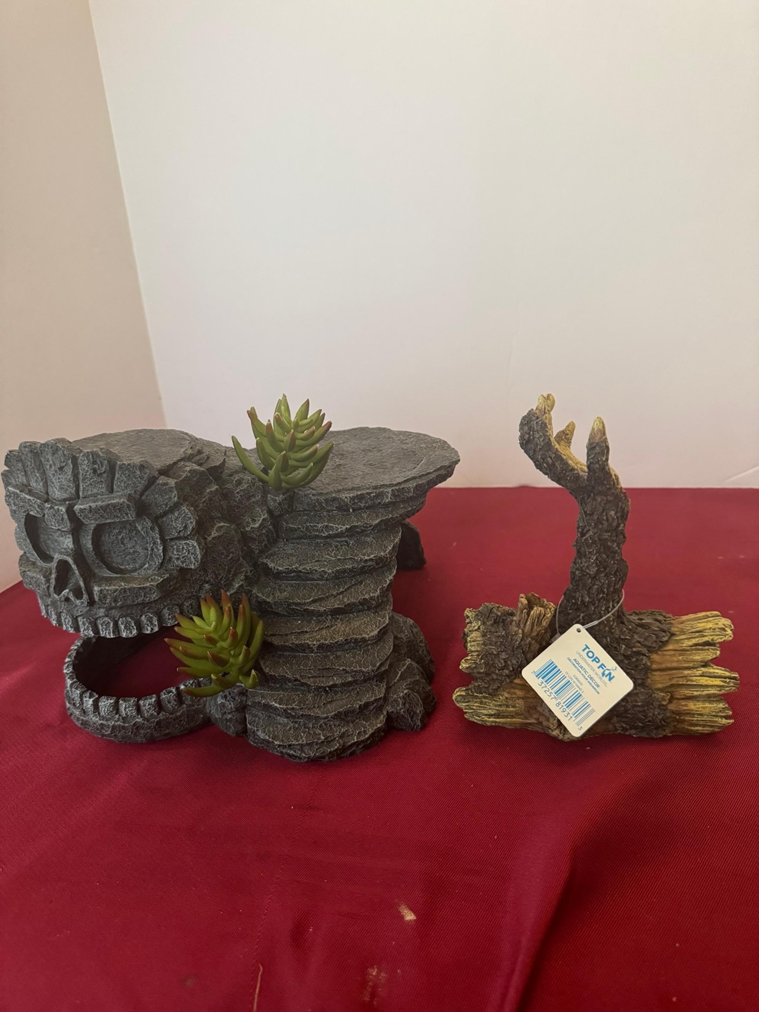 Thrive Skull Cave Reptile Decor  And Tree Lump Aquarium Decor