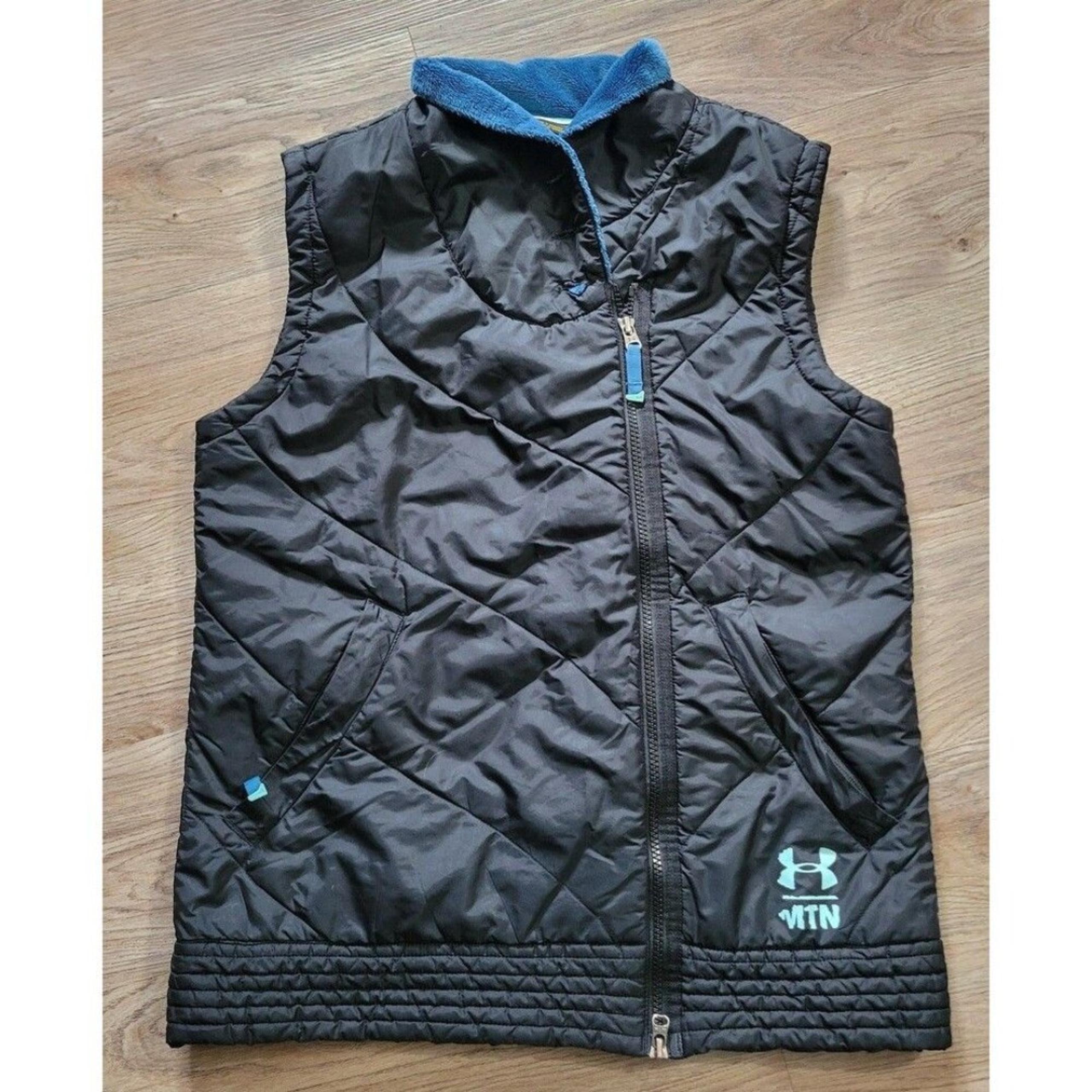 Under Armour Puffer Vest MTN Sherpa Lined Black Blue size Medium