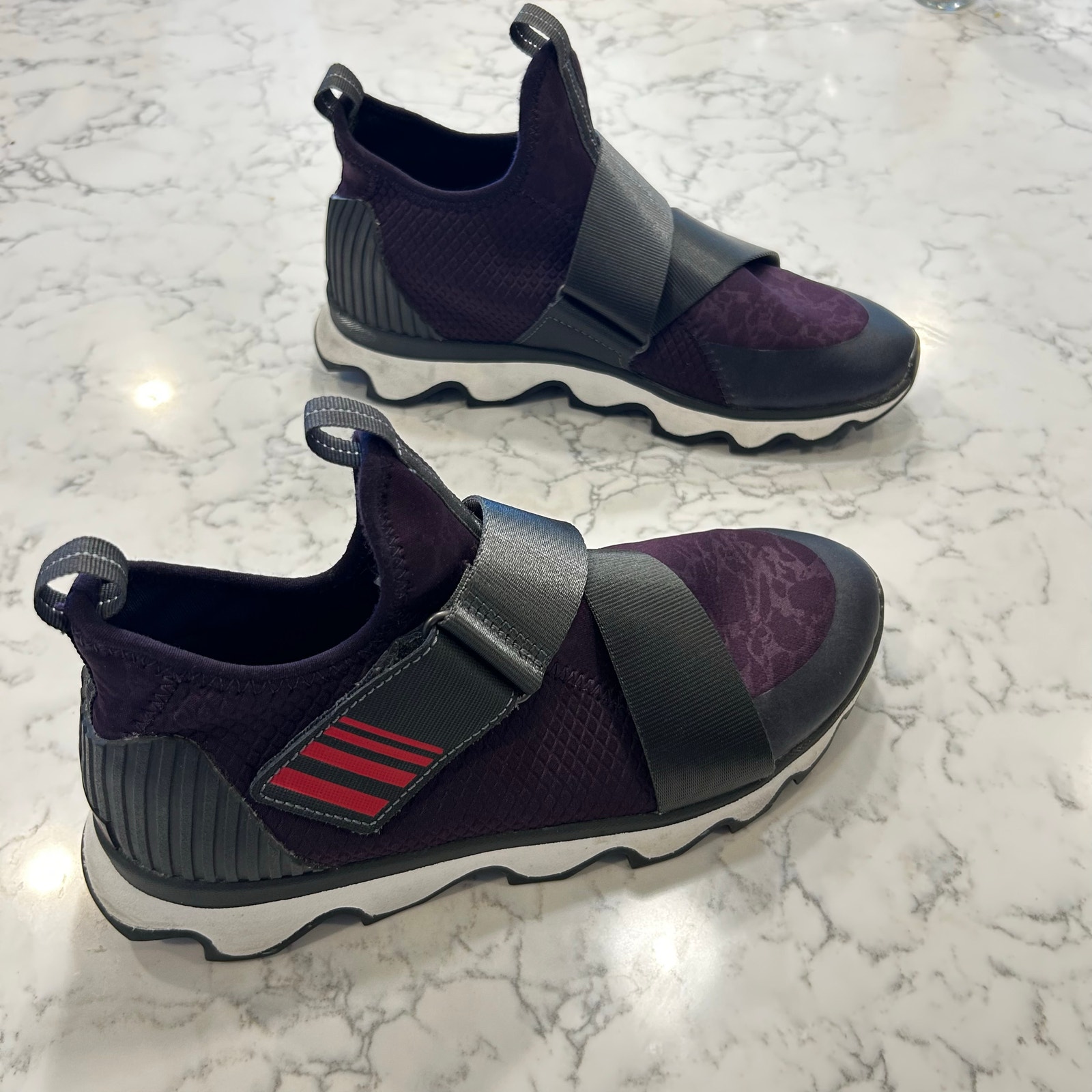 Sorel Kinetic Impact ii Purple & Black Scalloped Sole Sneaker Shoe Size 8.5