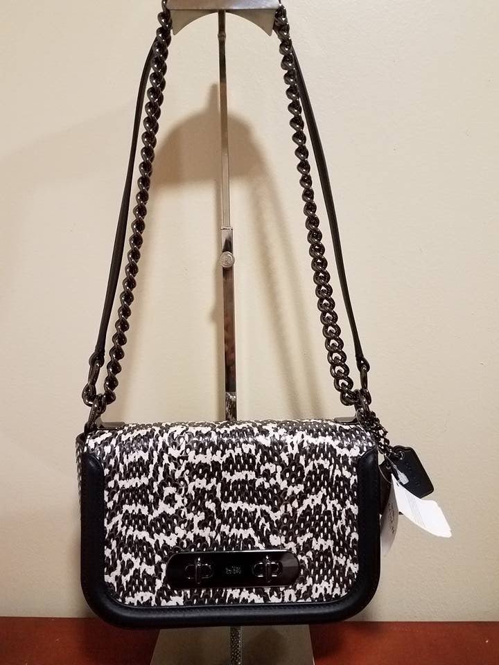 NWT Coach Swagger Shoulder Bag 20 in Sna
