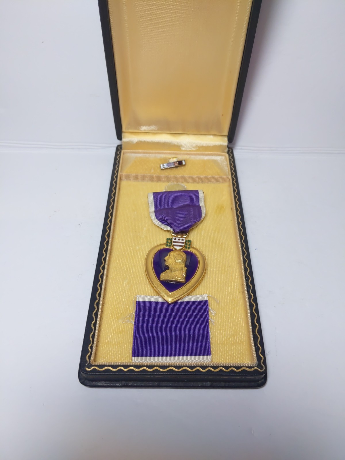 WWII WW2 PURPLE HEART MEDAL with Box pin and ribbon.