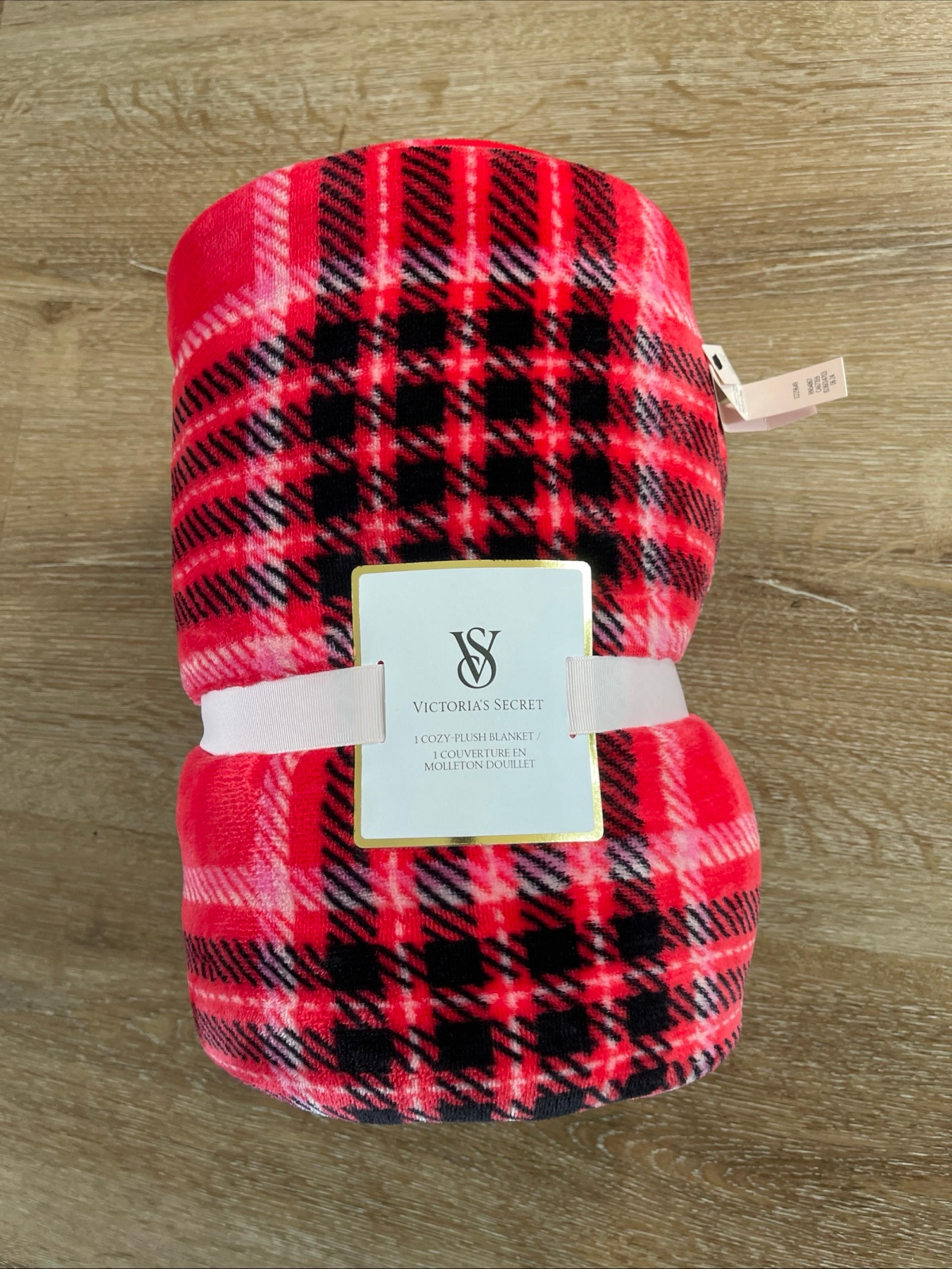 VICTORIA'S SECRET  Cozy  Soft Sherpa Blanket in Red Black  Plaid 50x60 NEW 2024