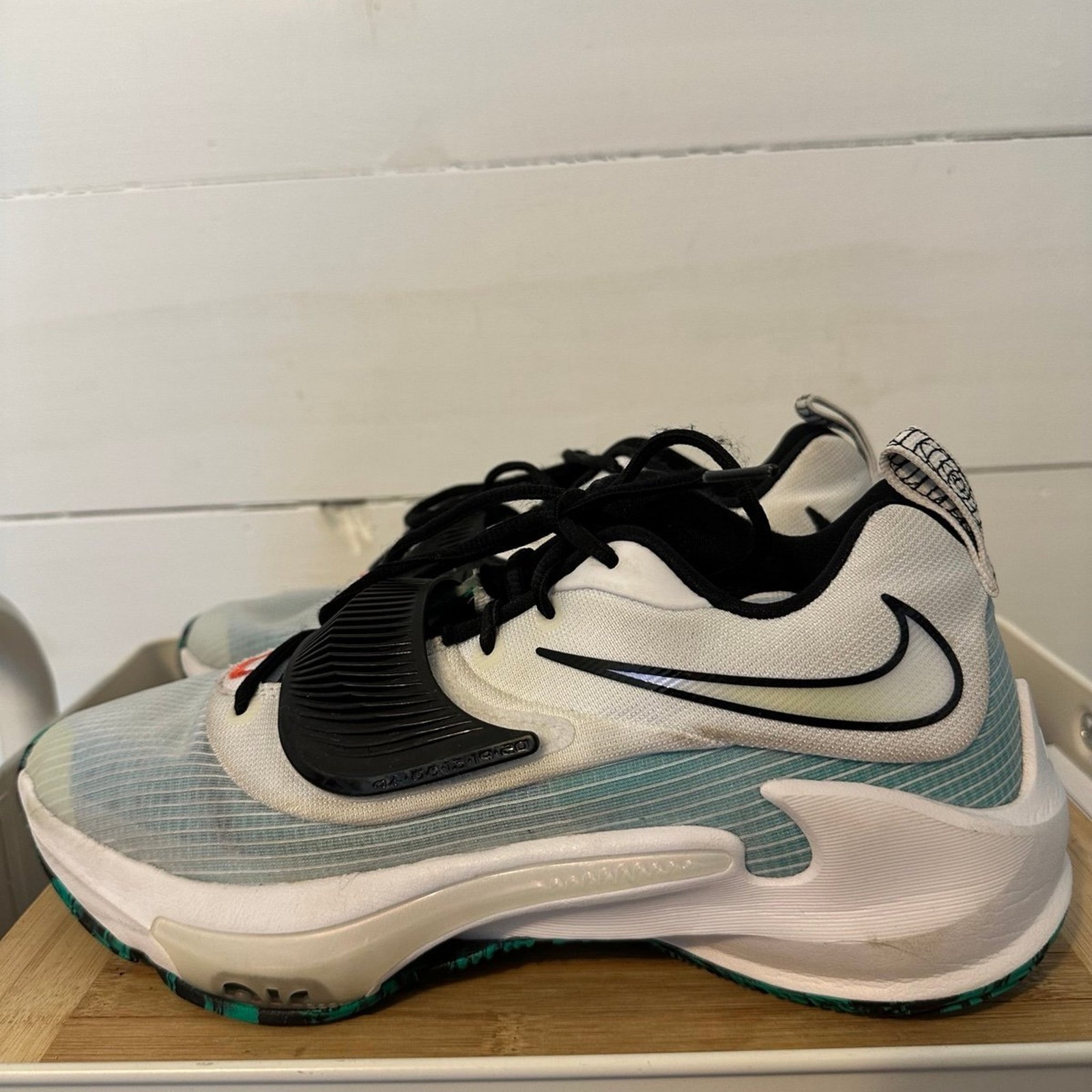 Nike Zoom Freak 3 sneakers women’s size 9