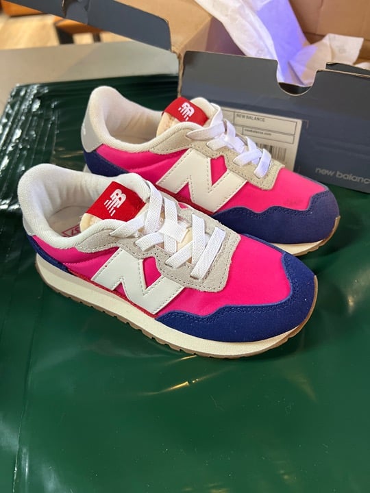 New Balance grade school sneaker-new 4.5