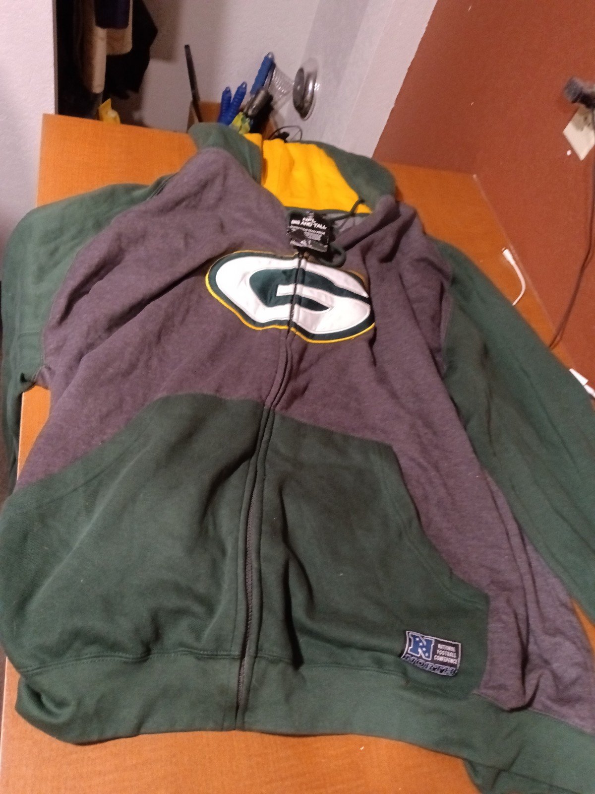 Green Bay Packers zip up sweat shirt with hooded grey and green