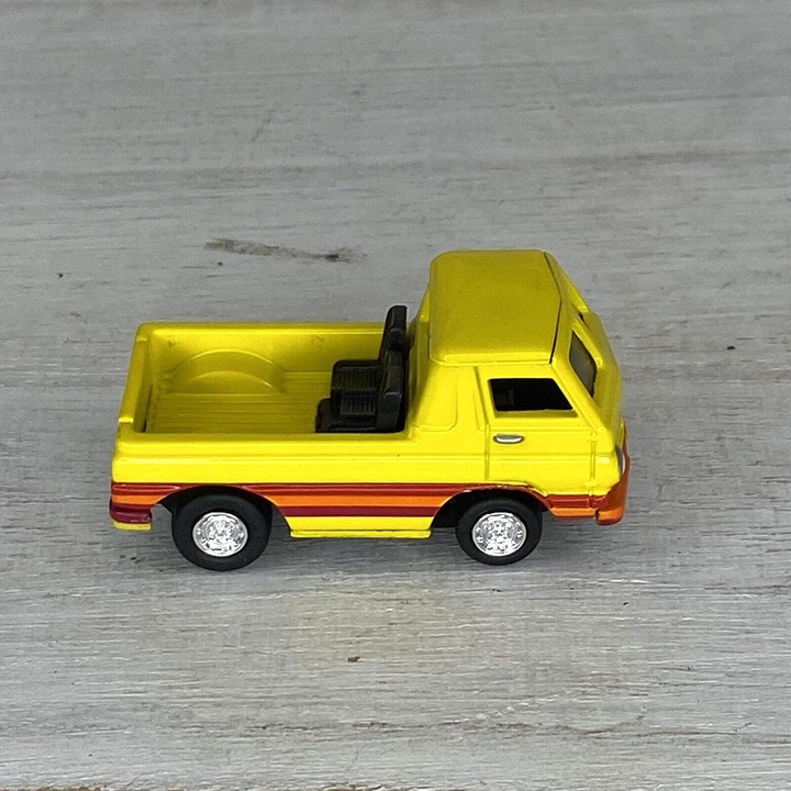 1968 Dodge A-100 - 2004 Johnny Lighting Classic Gold Collection 1:64
