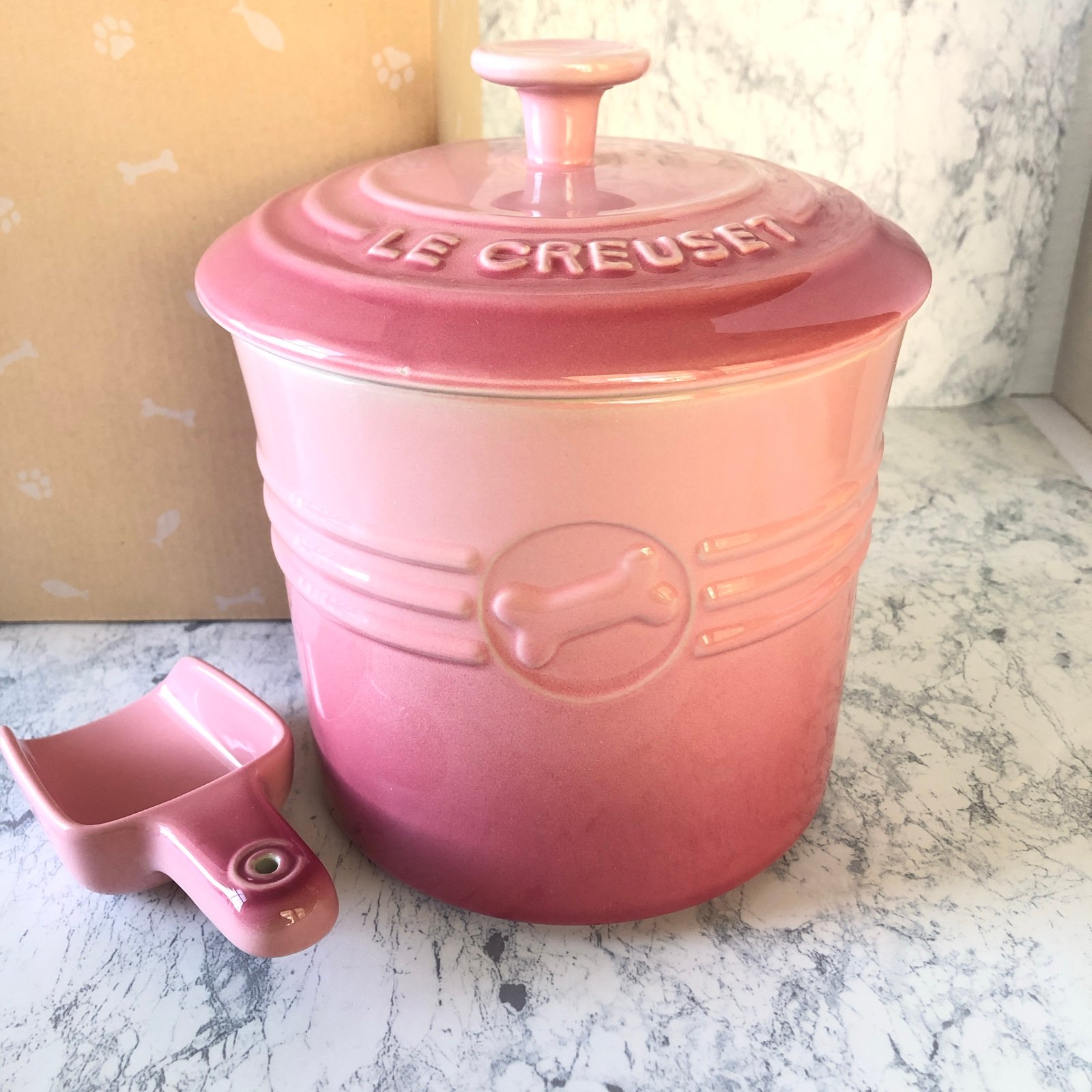 Le Creuset Pet Food Container with Scoop