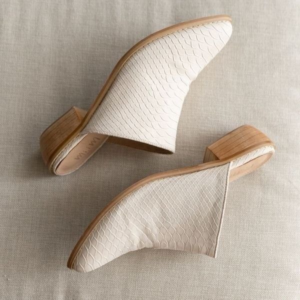 Mi.iM Textured Cream/Tan Slip On Mules size 8