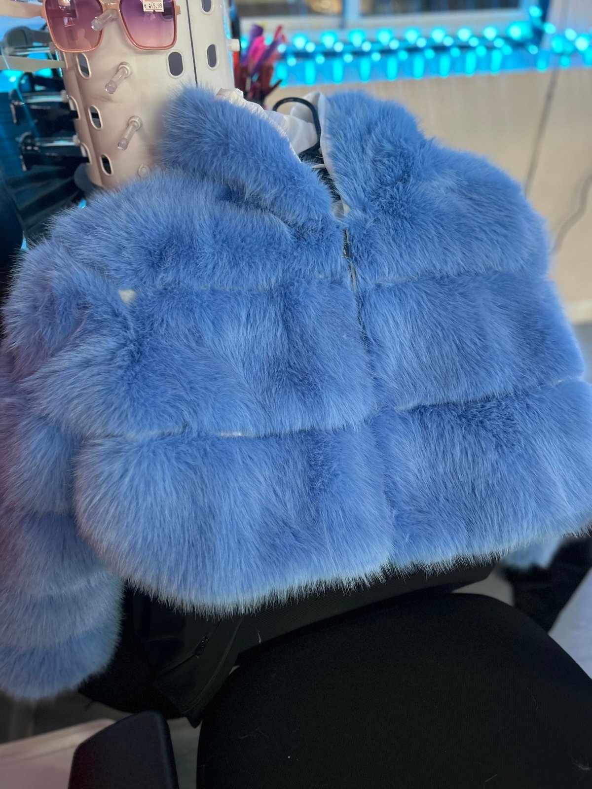 Beautiful blue fur coat, half crab jacket 2X fits more like an extra large beaut