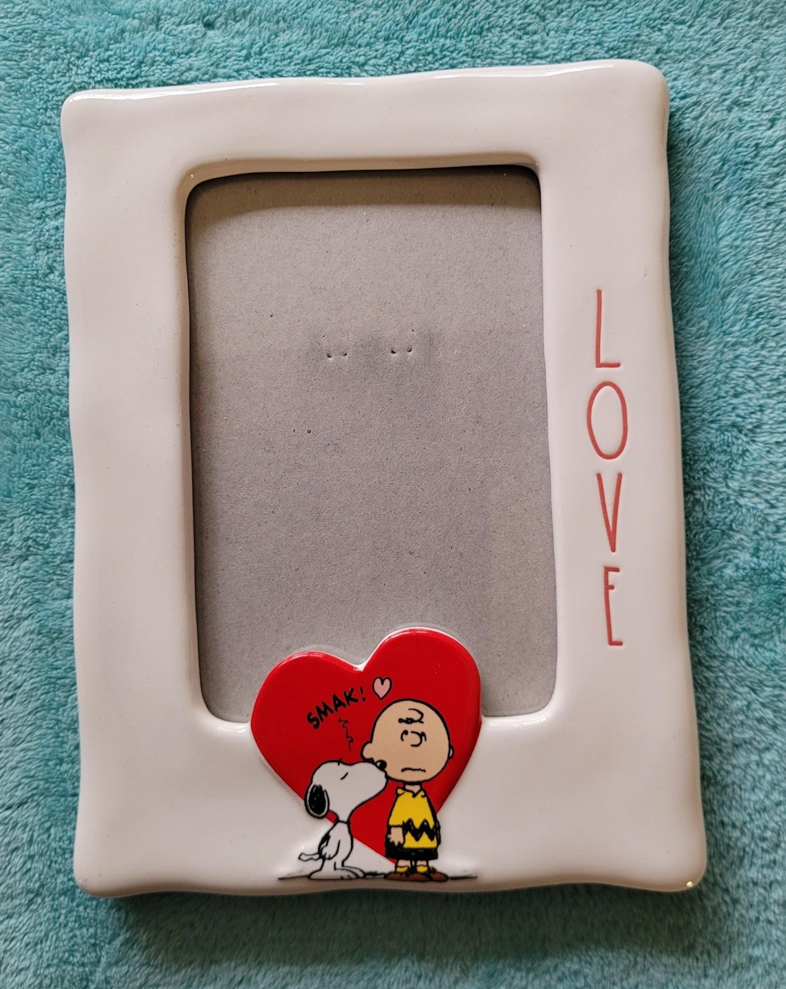 Picture frame Peanuts Chrlie Brown & snoopy multicolored handpainted ceramic.