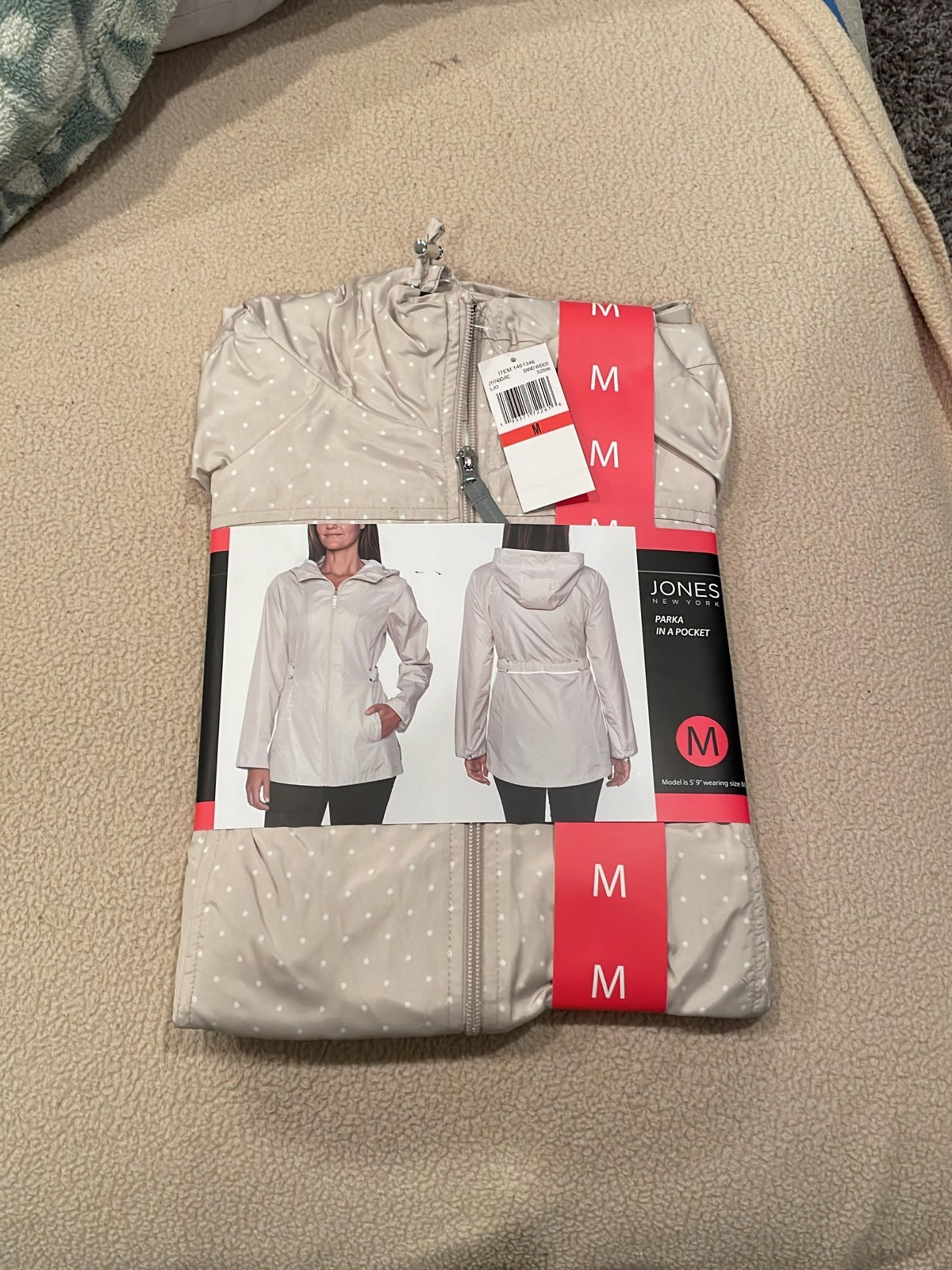 Jones New York Women's Medium Parka in a Pocket Rain