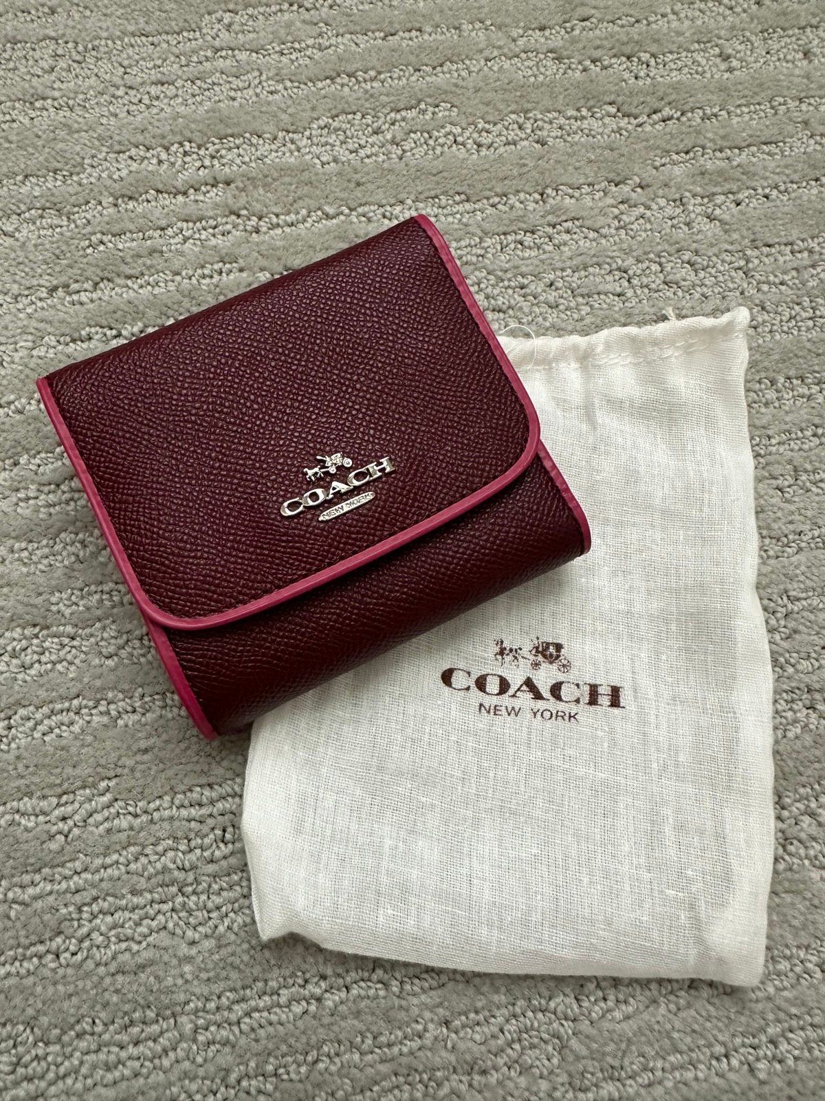 NWOT—Coach trifold wallet/coin purse compartment with dust bag