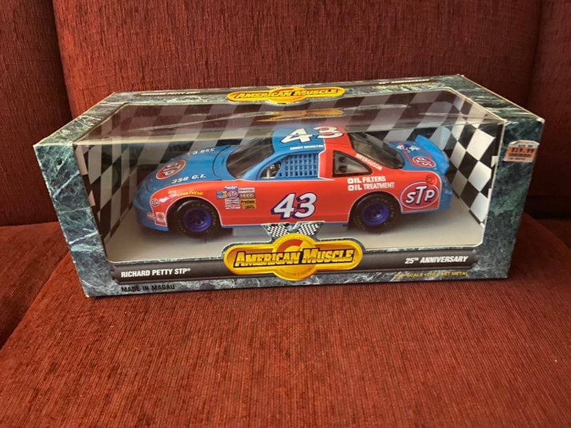 Richard petty 1/18 diecast 25 anniversar