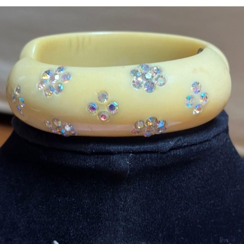 BAKELITE Vintage 1930s Ivory Bakelite and Rhinestone Hinged Clamper Bracelet EUC