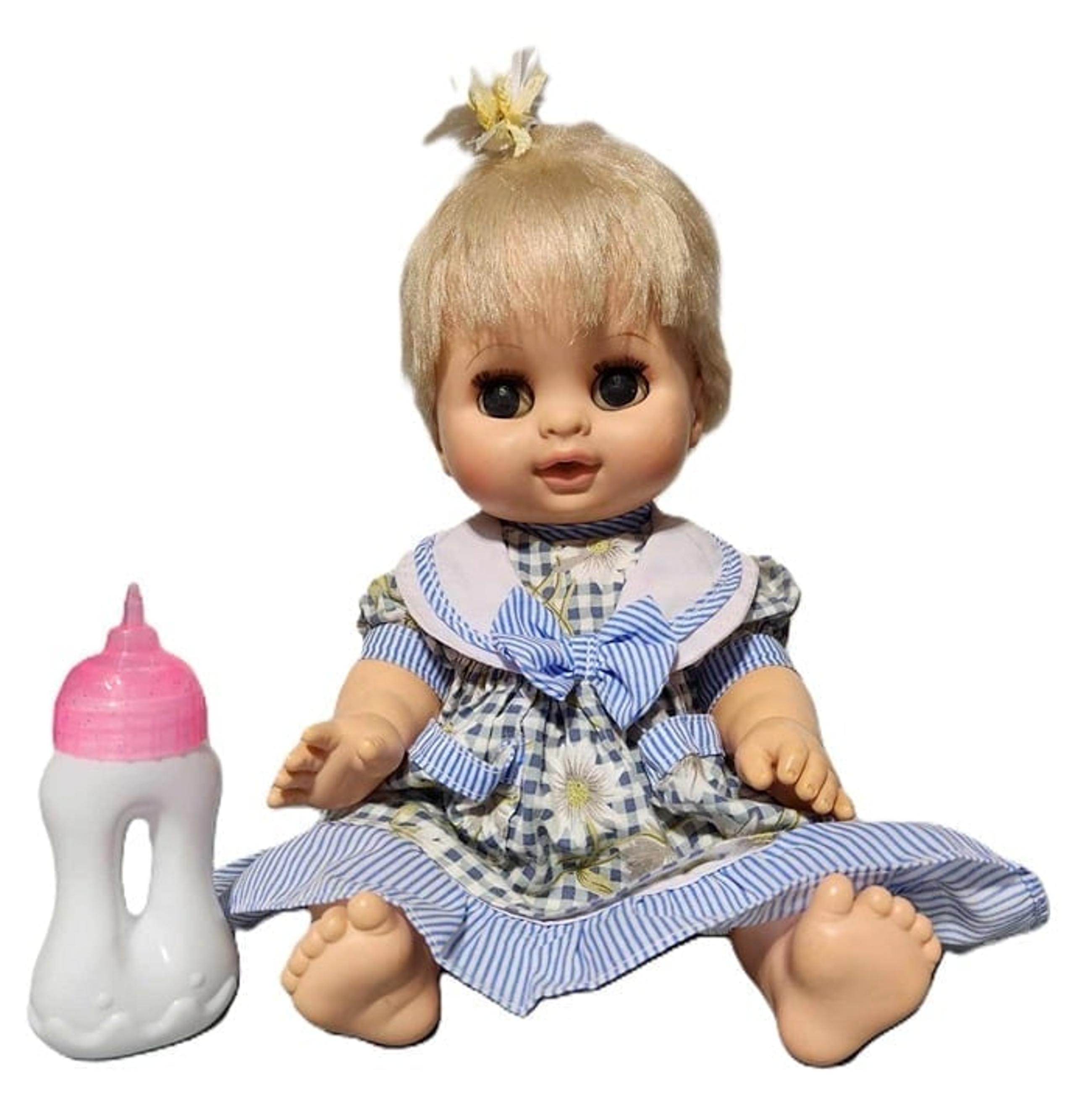 VOGUE 1975 JOINTED 14" BABY DOLL W/ EYES OPEN / CLOSE DRINK / WETS - CLOTHES +