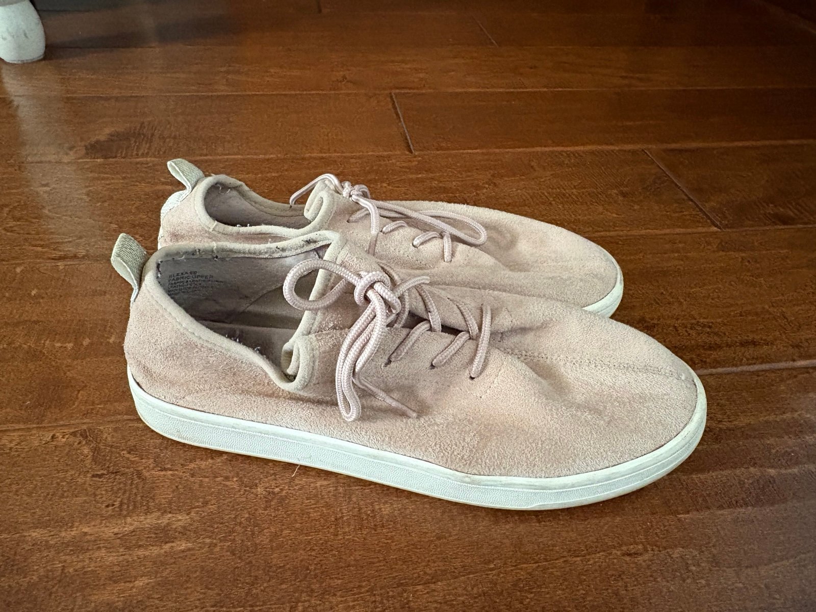 Casual blush pink/nude suede Steve Madden Sneakers, size 9