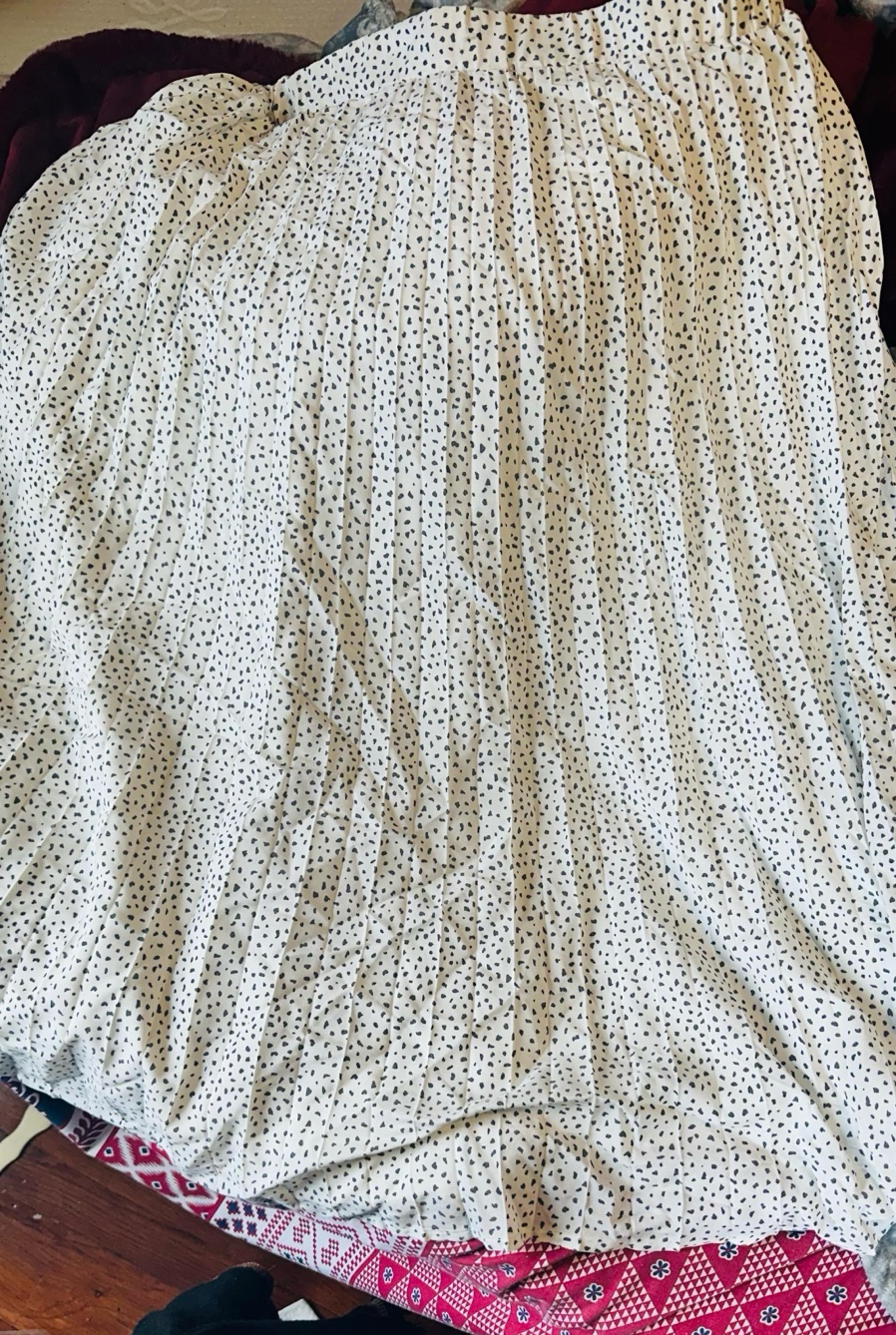 Printed white and black skirt