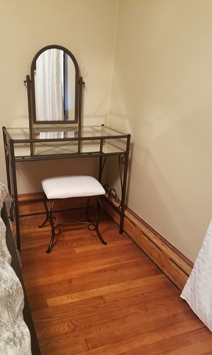 Metal Set Table with Upholstered Stool Clarisse Vanity, 52.4 x 31.8 x 18.3