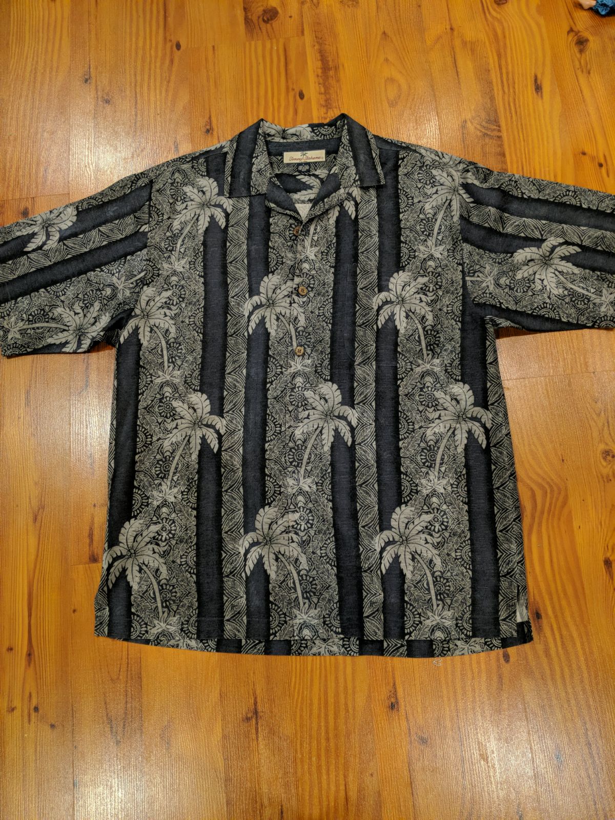 Tommy Bahama Hawaiian shirt 100% Silk