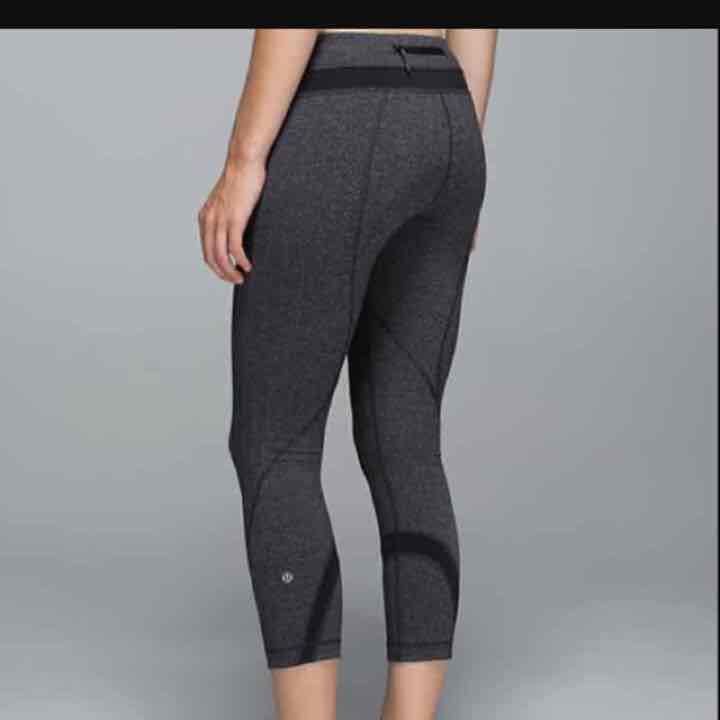 Lululemon herringbone run inspire crop