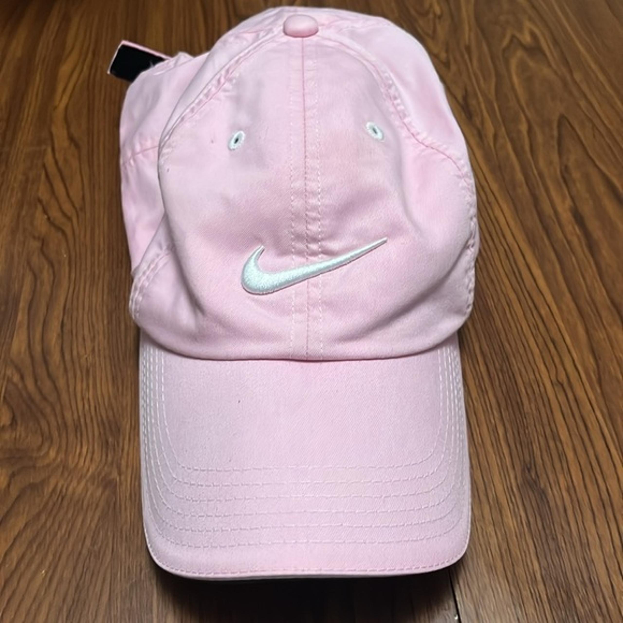Women’s Nike Golf Hat Cap White & Pink Adjustable Strap Back OSFM NWOT