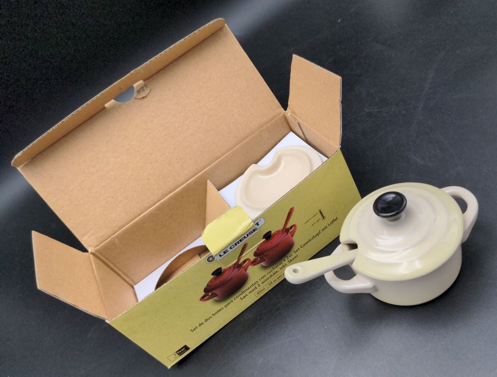 Le Creuset dutch oven mini salt & pepper