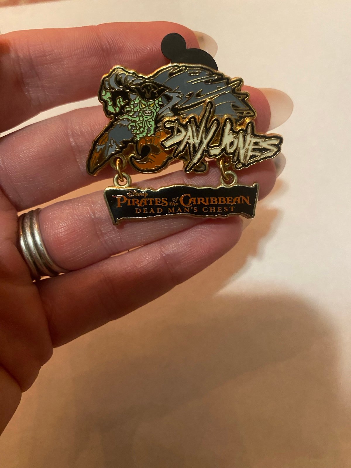 PIRATES OF THE CARIBBEAN PREMIER DISNEY PIN