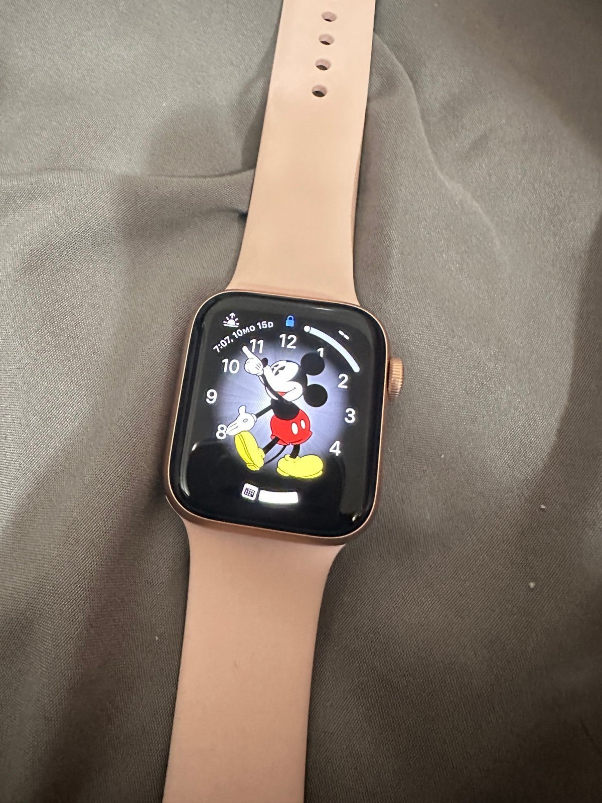 Apple Watch SE 1st generation Rose pink