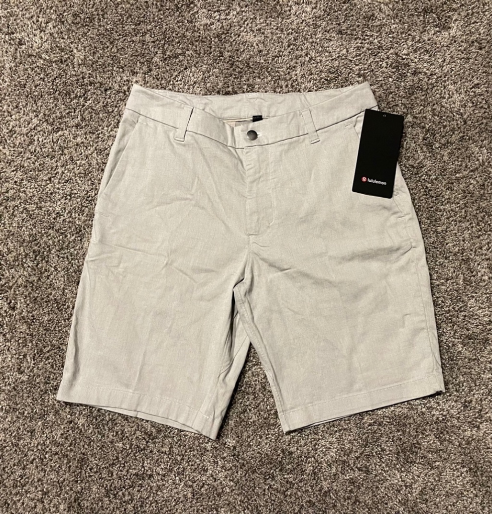 Lululemon Men's Commission Shorts, Classic, 9” inseam, Size 30, White/Black, NWT