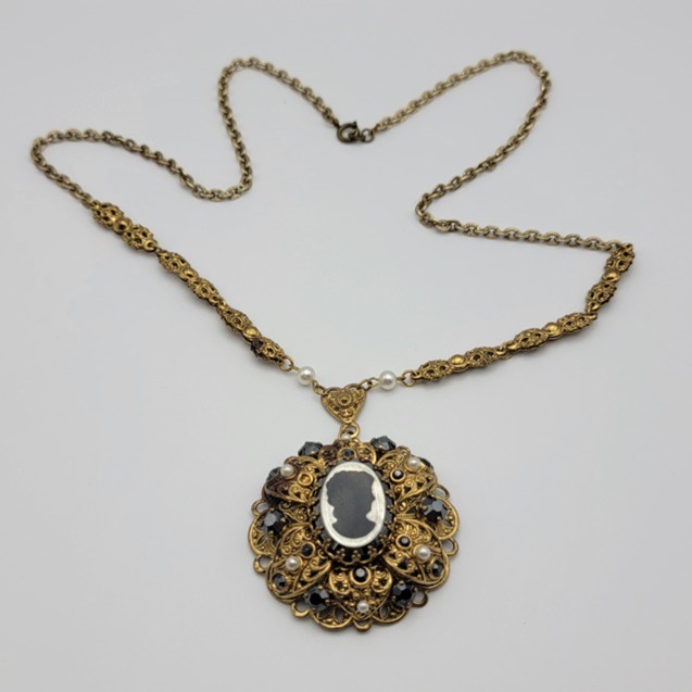 Vtg. 60's West Germany Gold Tone Filigree Hematite Cameo Pendant Necklace 24.5