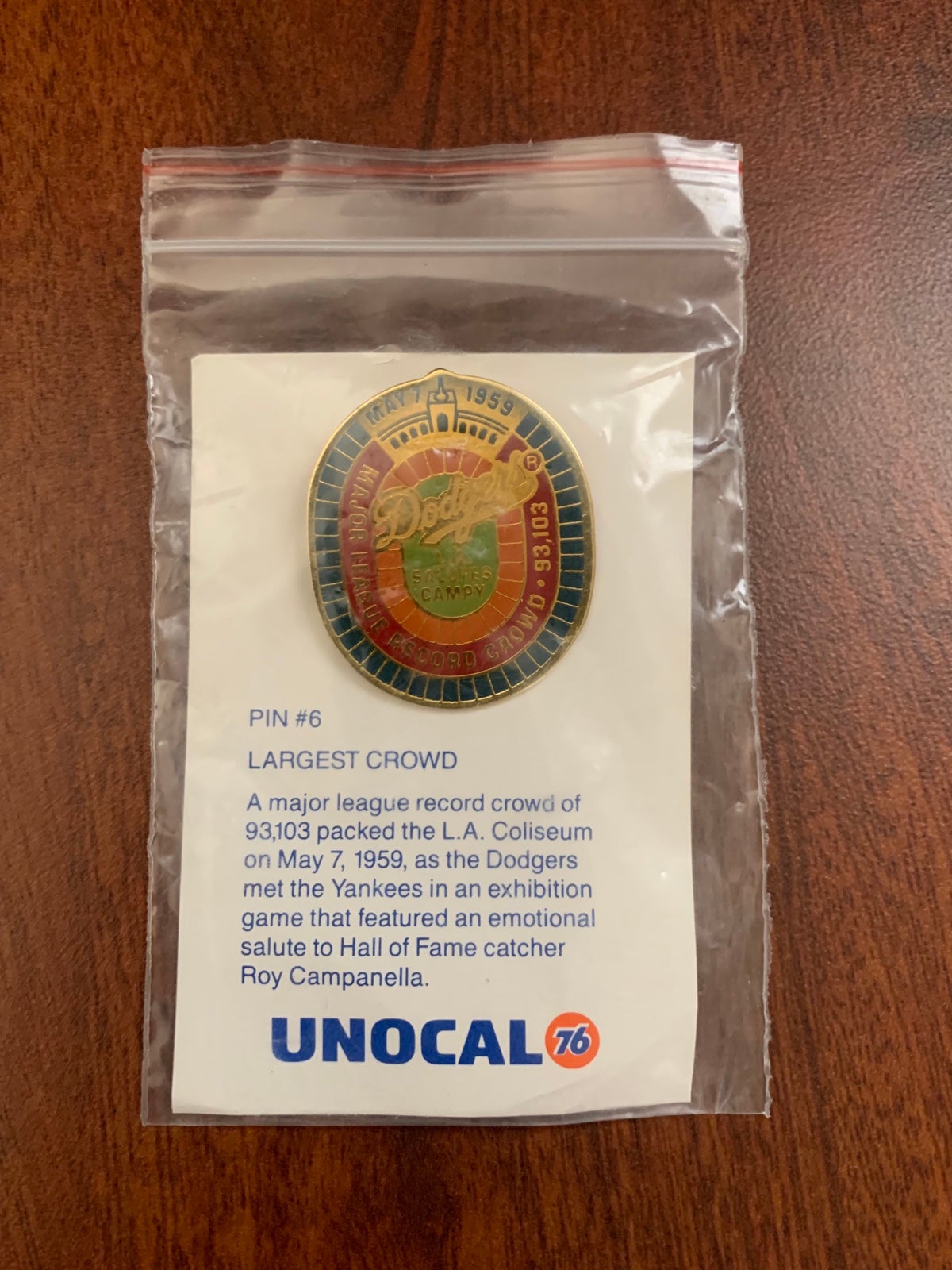 Dodgers “Largest Crowd” Unocal 76 Pin (Condition: New)