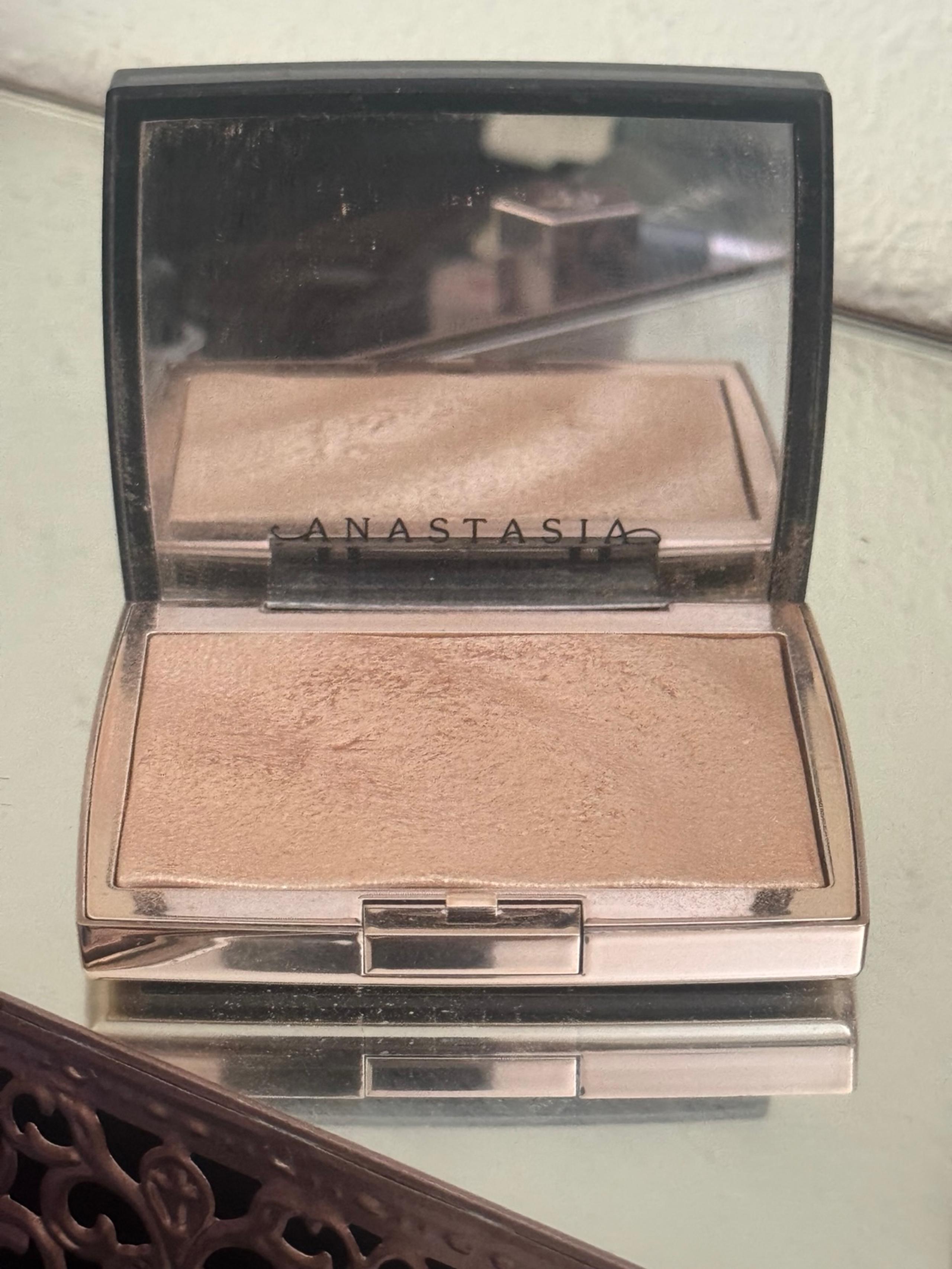 RARE Anastasia Beverly Hills Amrezy Highlighter 0.31 oz Full Size swatched