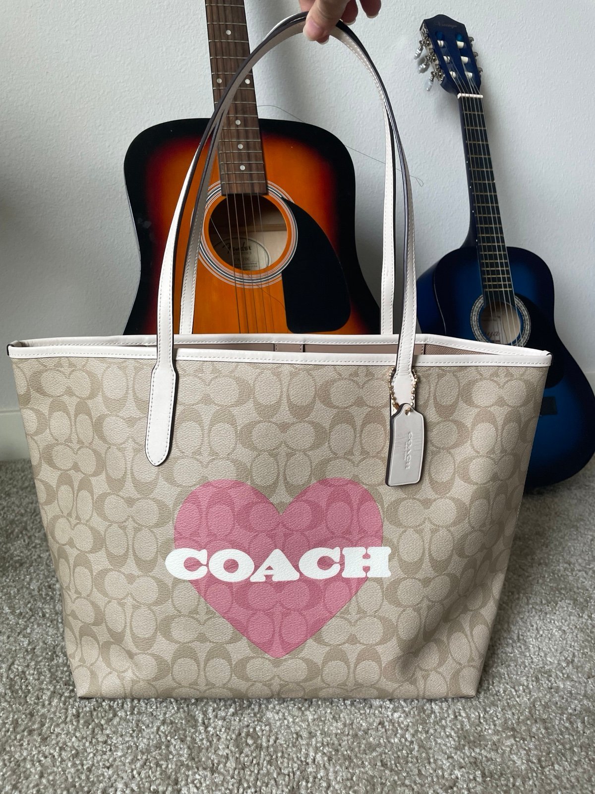 Coach City Tote In Signature Canvas With Heart Print CP052