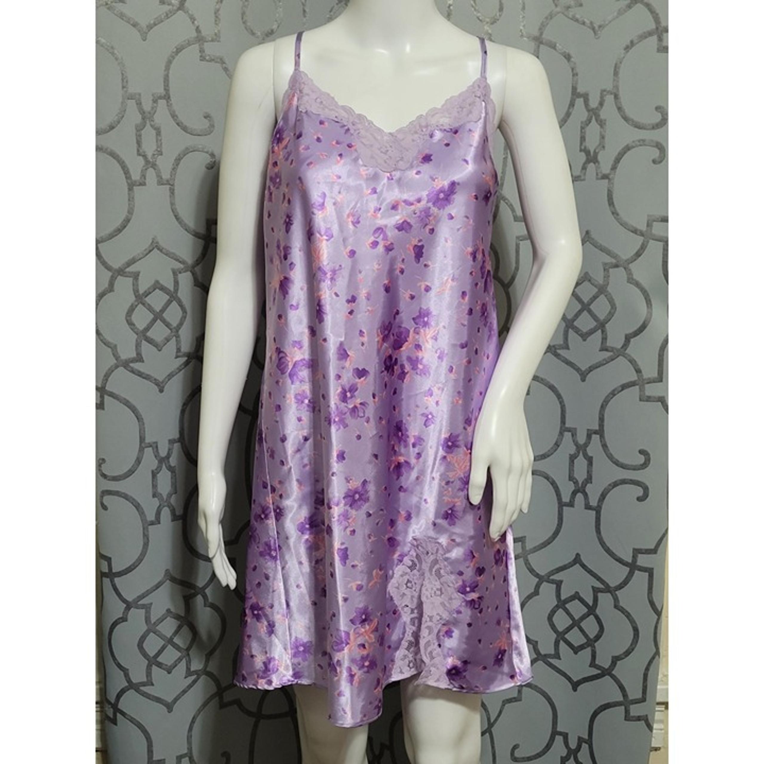 Warners Womens Slip Nightgown Nightie Chemise Size Large Color Purple Floral Lac