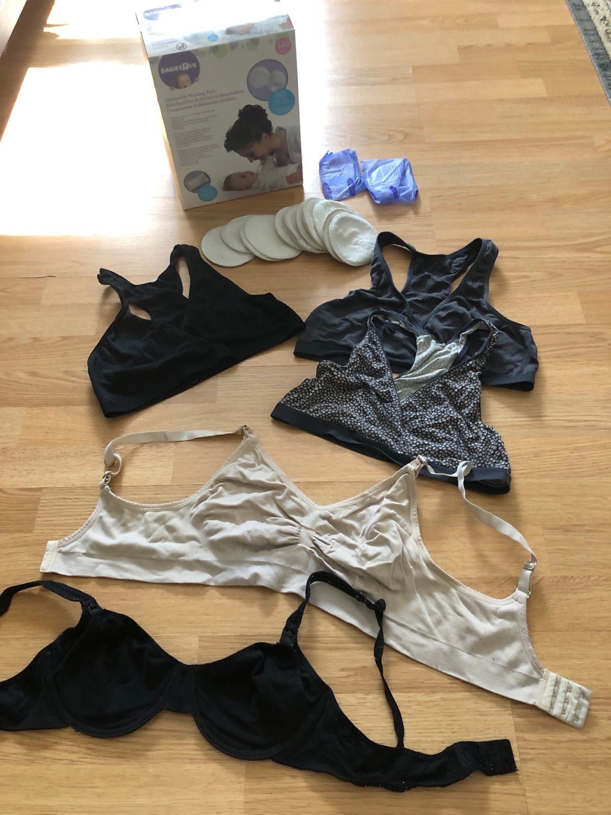 Bundle of nursing bras size S/M, disposable and reusable nursing pads