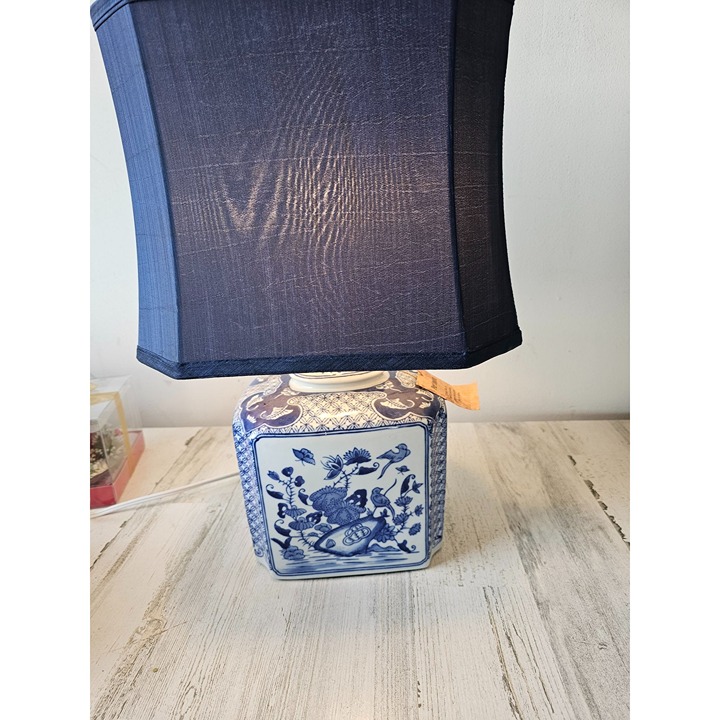 Pier 1 blue white Delph lamp table vintage bird flowers