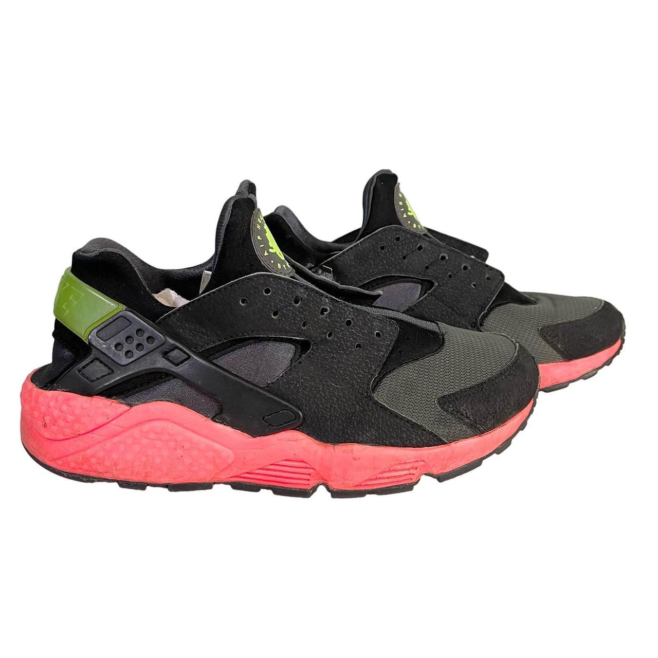 Nike Men's Black and Pink Trainers