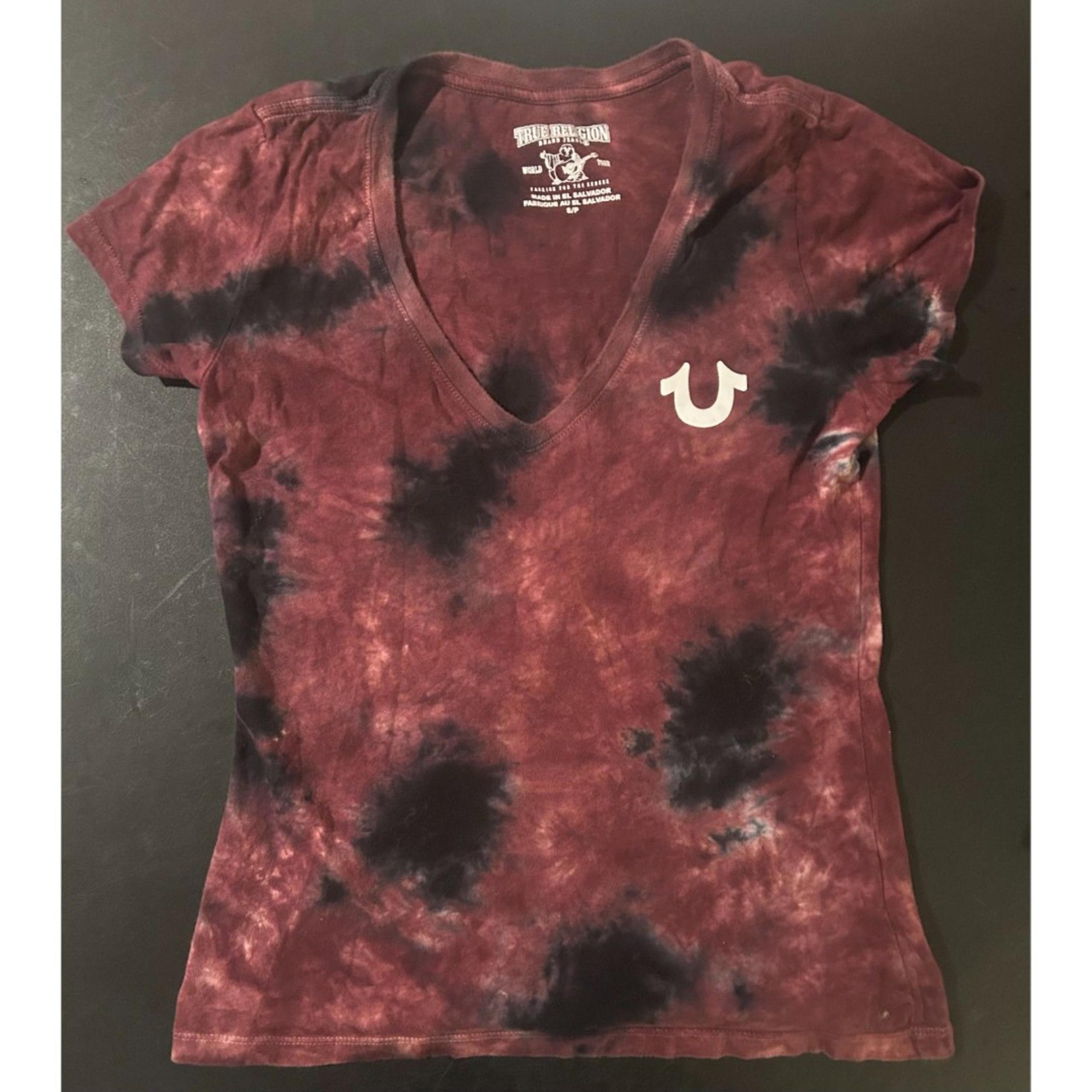 Y2K Vintage True Religion Women's V Neck Tie Dye Shirt Small Maroon and Black