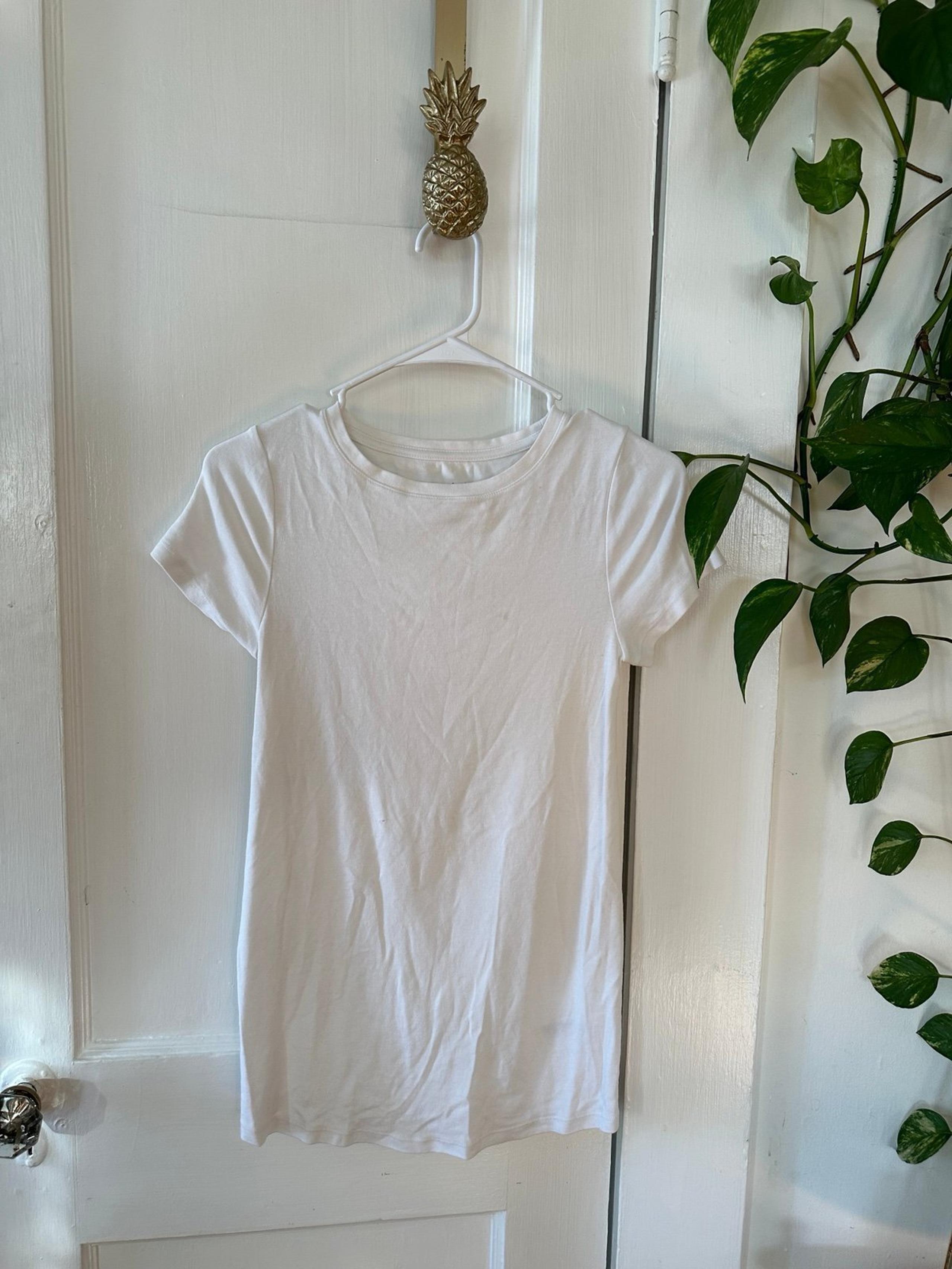 Ingrid + Isabel Women’s size small white shirt