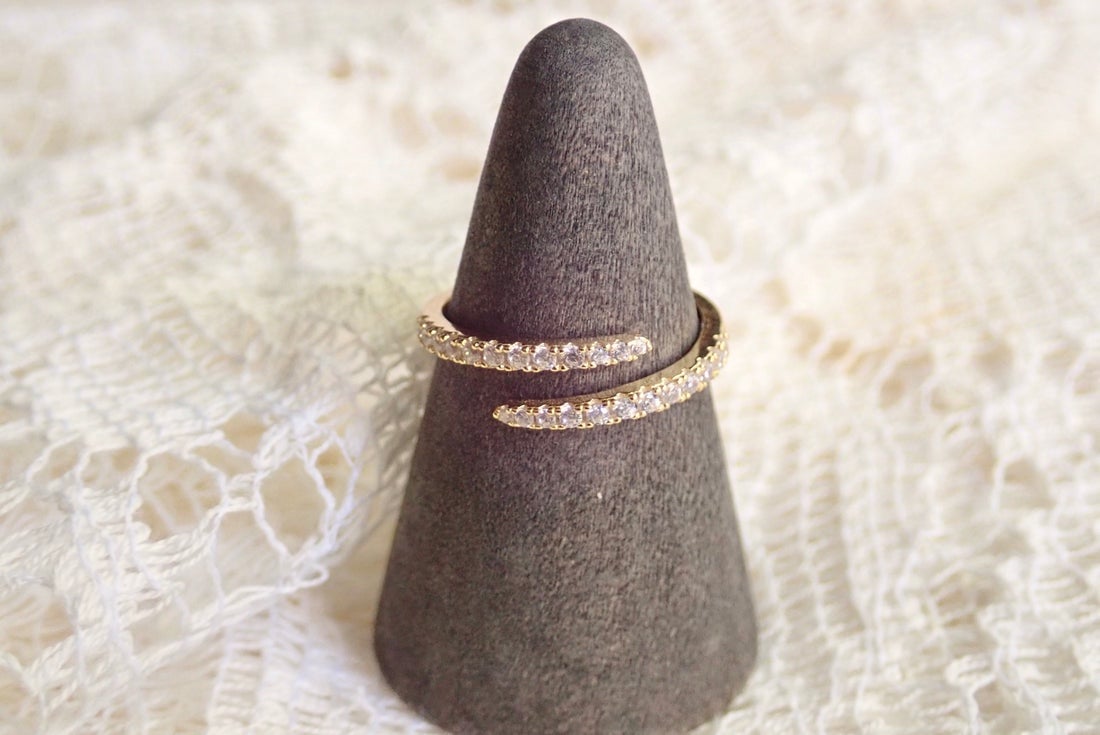 18K Yellow Gold Tiny Pave Diamond Women’s Ring, NWT