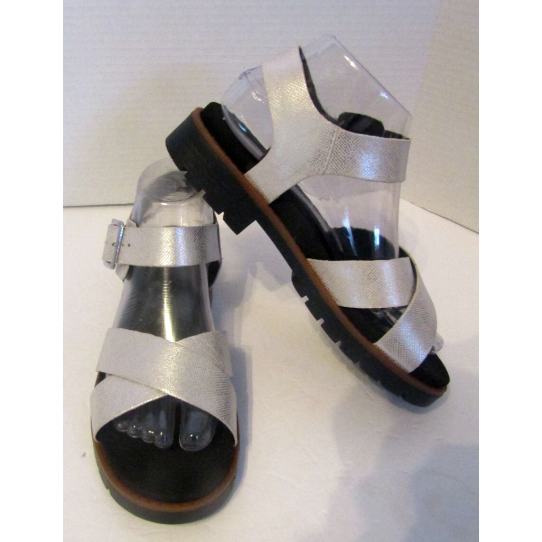 Clarks Orinoco Strap Sandals Silver Metallic Leather NWOB Size 7.5 M