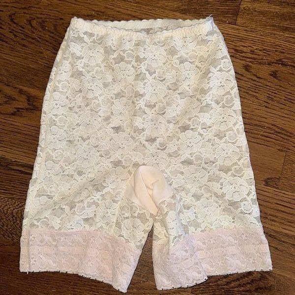 Vintage 50s or 60s cream & pink floral elastic girdle