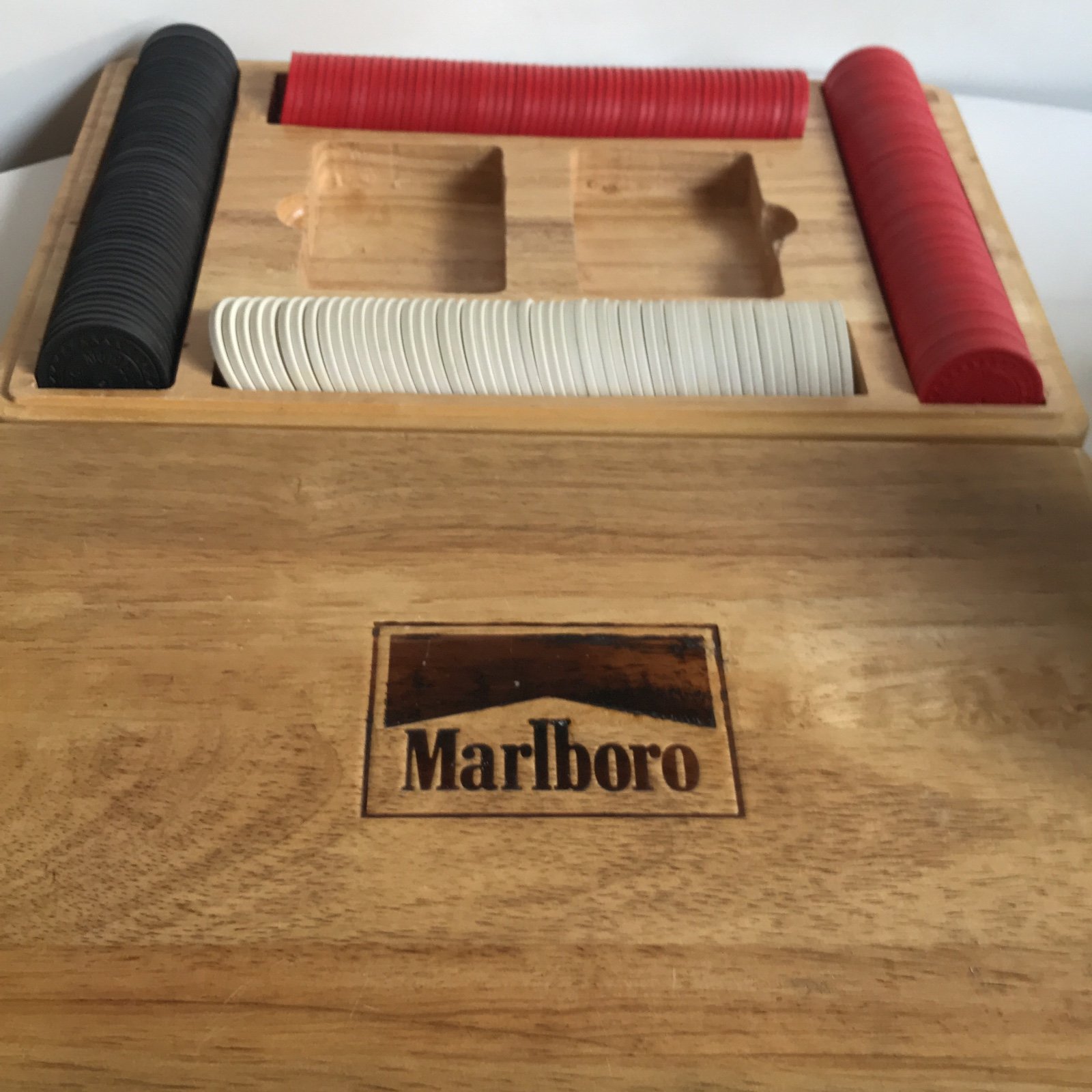 Marlboro Poker Chips In Wood Case ( Cards Not Included )