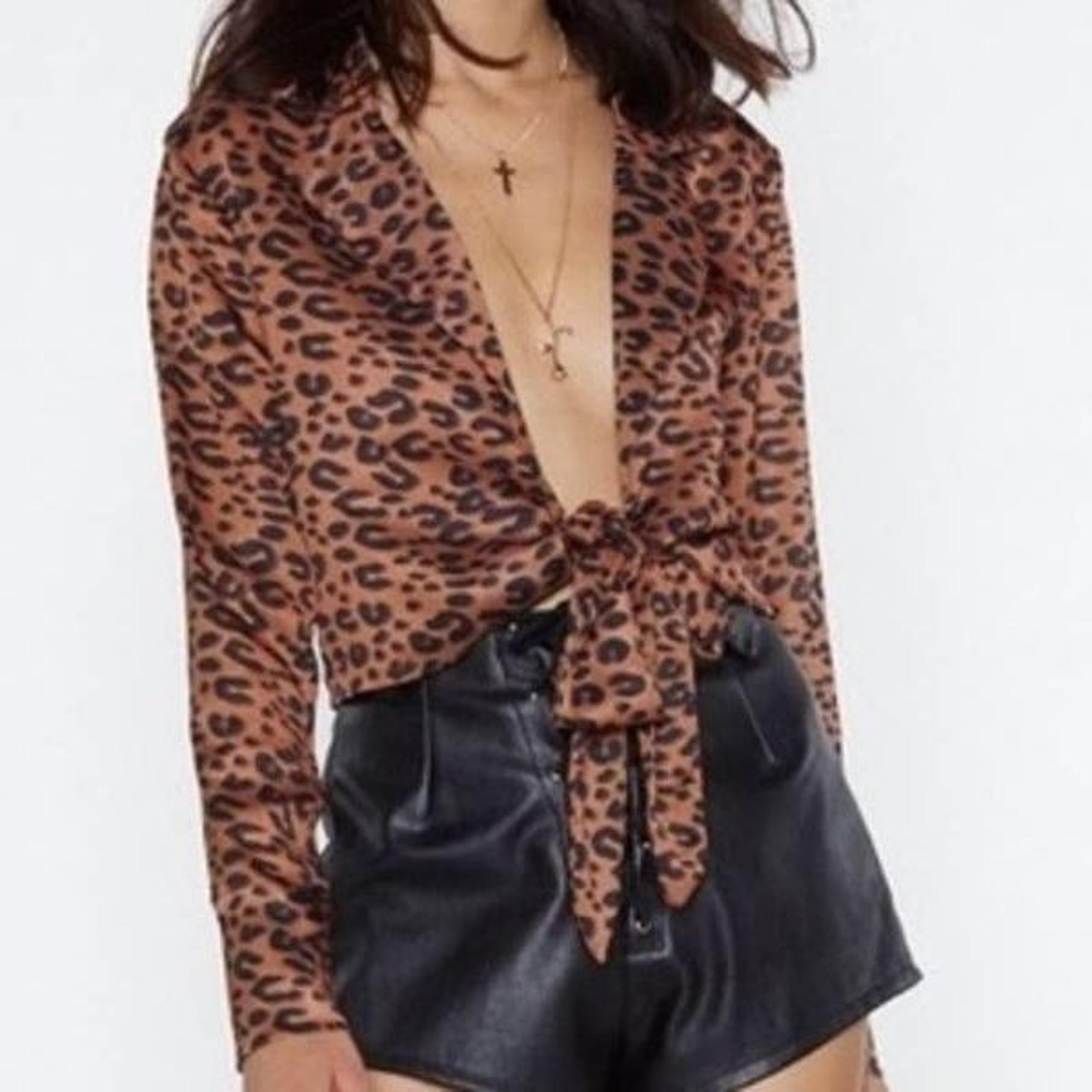 Nasty Gal Crop Top Leopard Print Long Sleeve Tie Front Plunge Neck Blouse Shirt