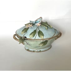 Fitz and Floyd Toulouse Soup Tureen with Ladle, 3.5 quart, Blue