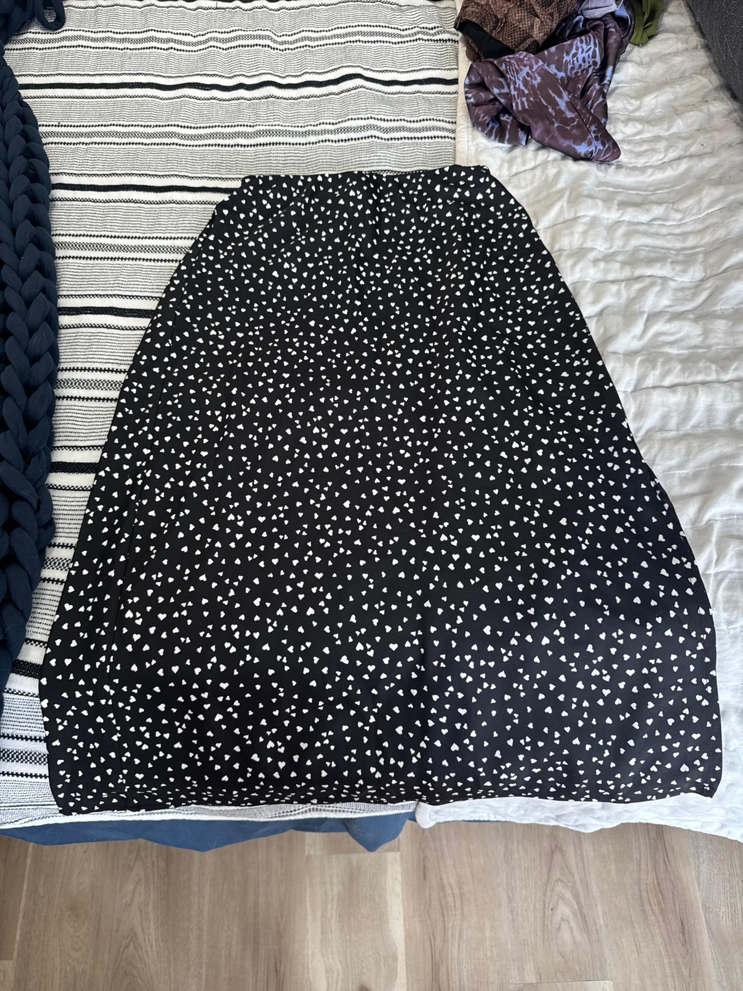 Midi black and white heart skirt with slit
