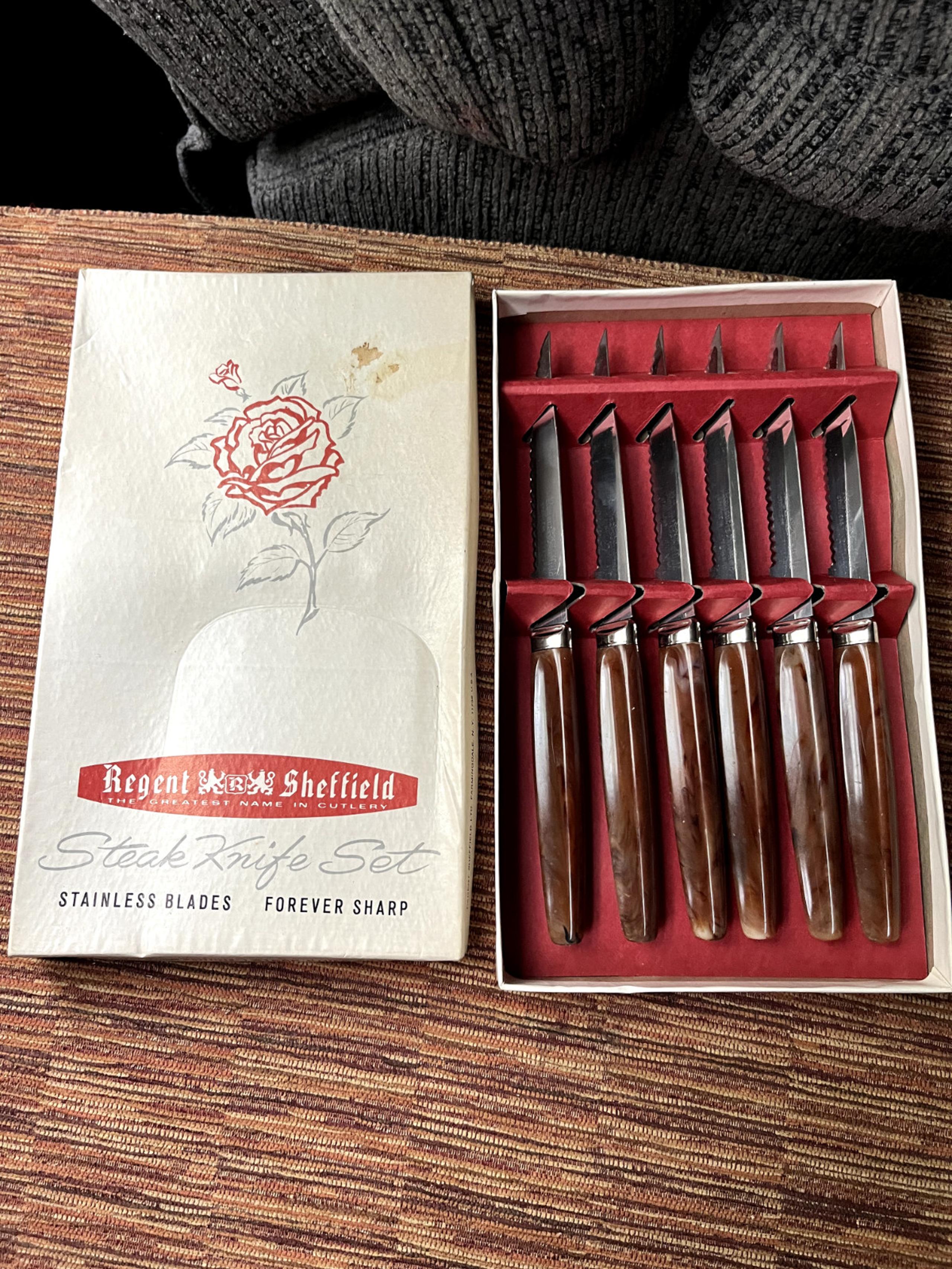 VTG Regent Sheffield Steak Knives with Bakelite Handles Serrated 6 Forever Sharp